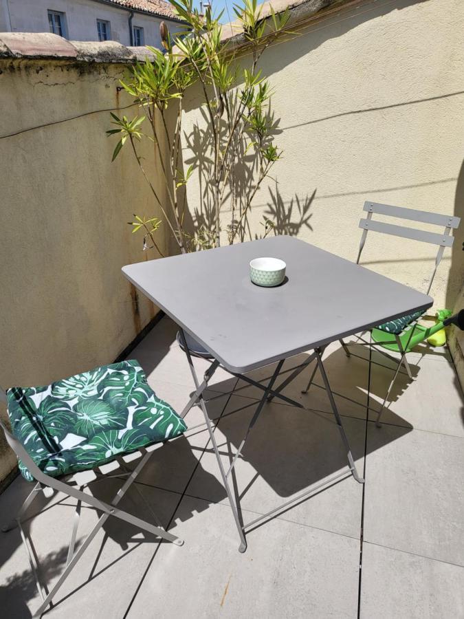 La Dolce Vita Nimoise Terrasse 100 M Des Arenes Nimes Bagian luar foto